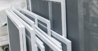 Москитные сетки на пластиковые окна Новокубанск купить по цене от 914 руб.